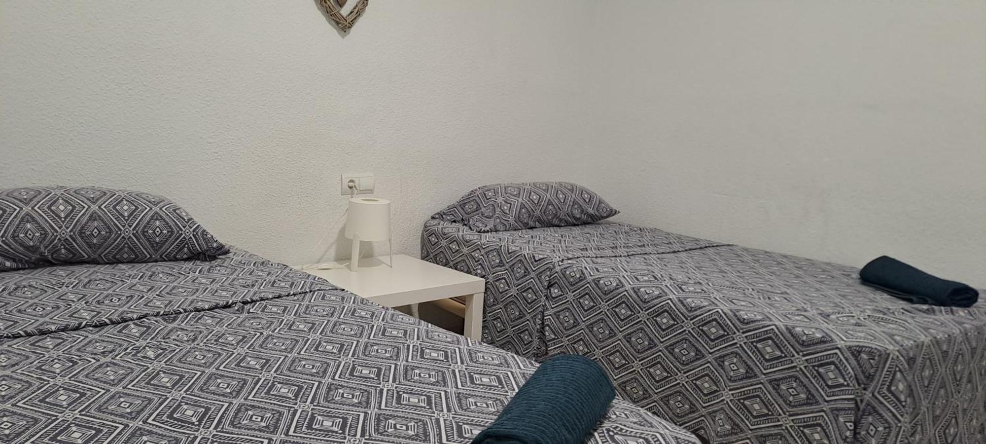 アリカンテ La Marinaホステル 部屋 写真